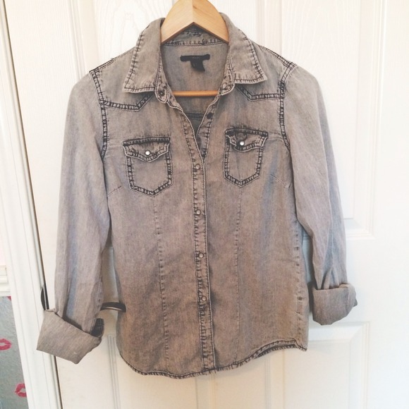🚫SOLD🚫Black N Grey Acid Wash Type Denim Top