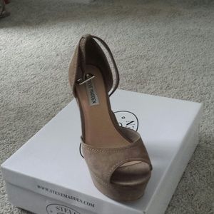 Taupe chunky heeled sandal