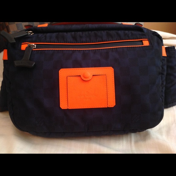 Damier challege11 bumbag special edition