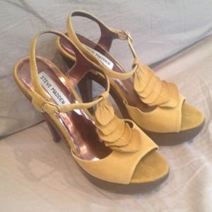 🔴Traded🔴Suede Mustard Heels