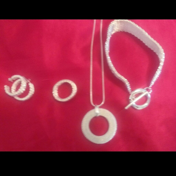 ⬇️NWOT Silver Mesh 4 pc Jewelry Set - Picture 1 of 4