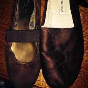 Either/or brown, like-new shoes