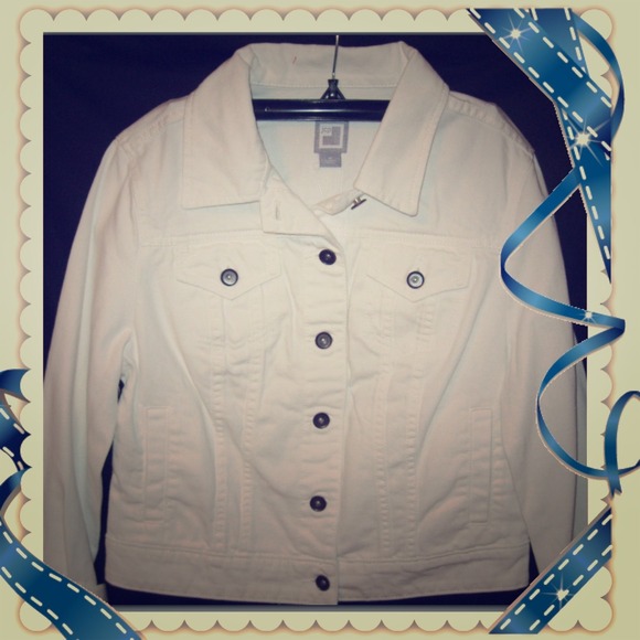 💕white denim jacket new with tag💕