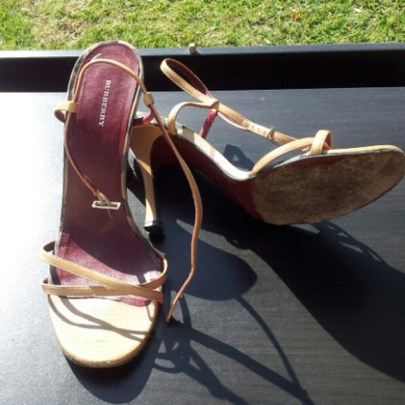 $25 LESS!! Burberry Heels - Picture 1 of 3