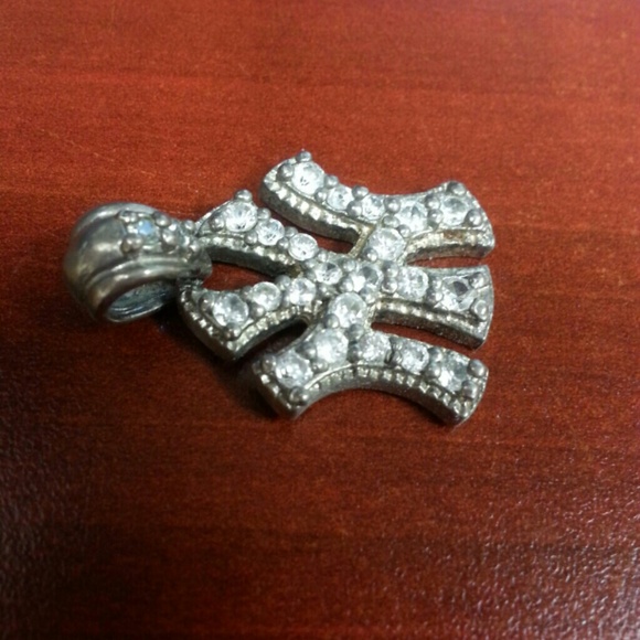 Price slashx2! Ny pendant. Crystals
