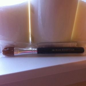 Bare Essentials concealer brush