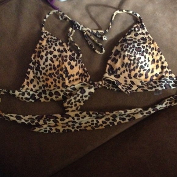 Small leaopardprint light push up string bikini