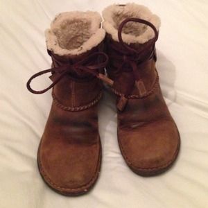 Ugg short boots