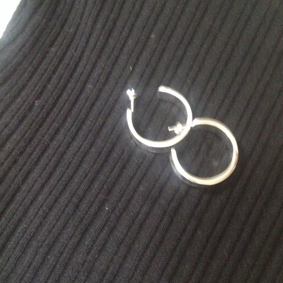🔴SOLD🔴Beautiful STERLING SILVER hoops!