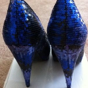 Aldo Puckett -4 sequin shoes.