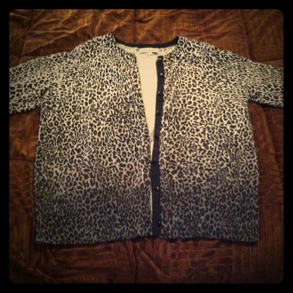❗️✋SOLD✋❗️animal  print 3/4 sleeve cardigan