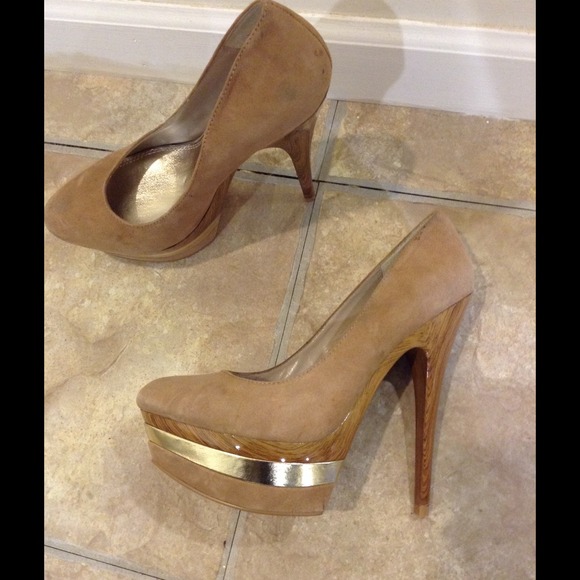 👠 Platform Pump 👠 - Picture 2 of 4