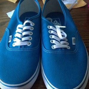NEW VANS OFF THE WALL SNEAKERS. SIZE 10.5 in women