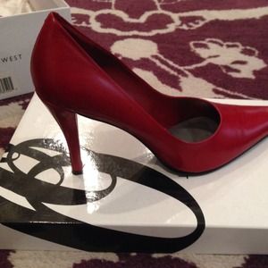 REDUCED - Classic red high heel pump