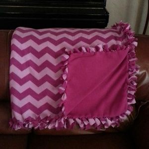 Chevron pattern throw blanket