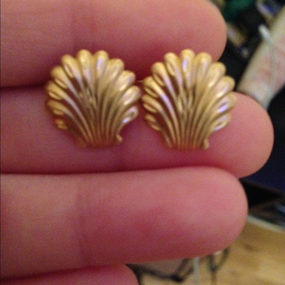 ❌SOLD❌14 karat gold earrings