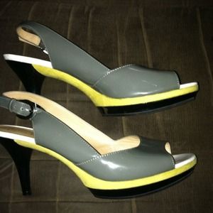 Gloria Vanderbilt heels