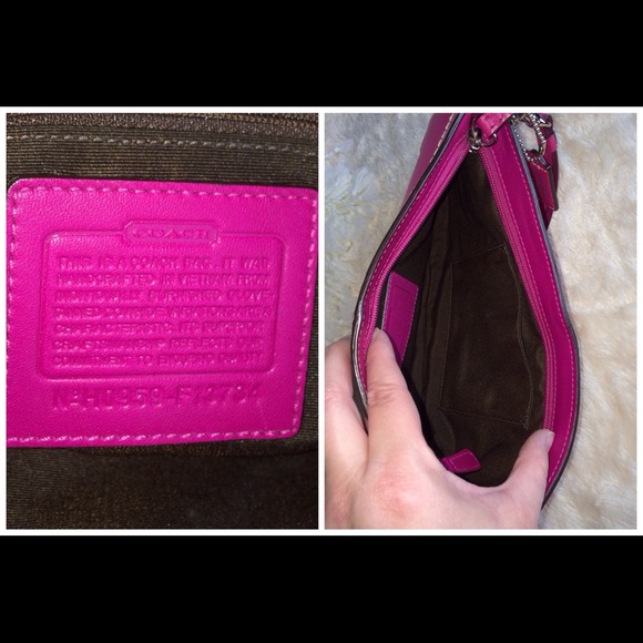 🎀SOLD ON ANOTHER SITE🎀. Coach Leather Wristlet - Picture 3 of 4