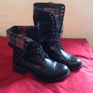Combat boots