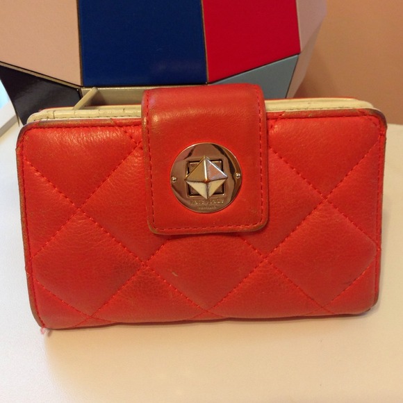 ⛔️Not For Sale⛔️Kate Spade Quilted Wallet- Used