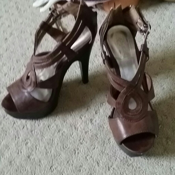 ** Donated * *Brown platform sandals