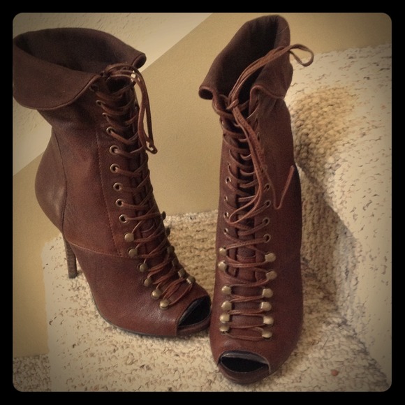 Guess Owenson Vintage Leather Peep toe Heel Bootie