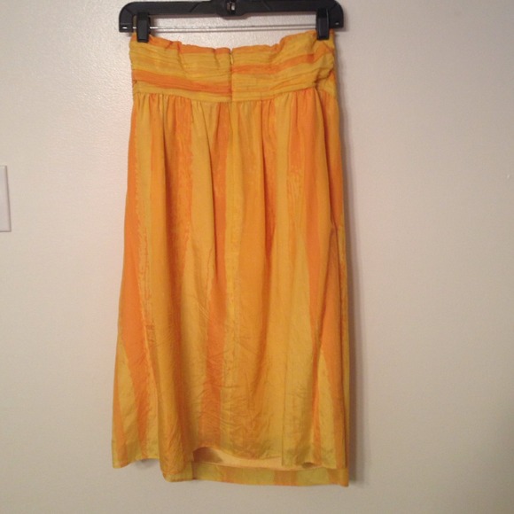 Yellow strapless dress size 4 - Picture 2 of 2
