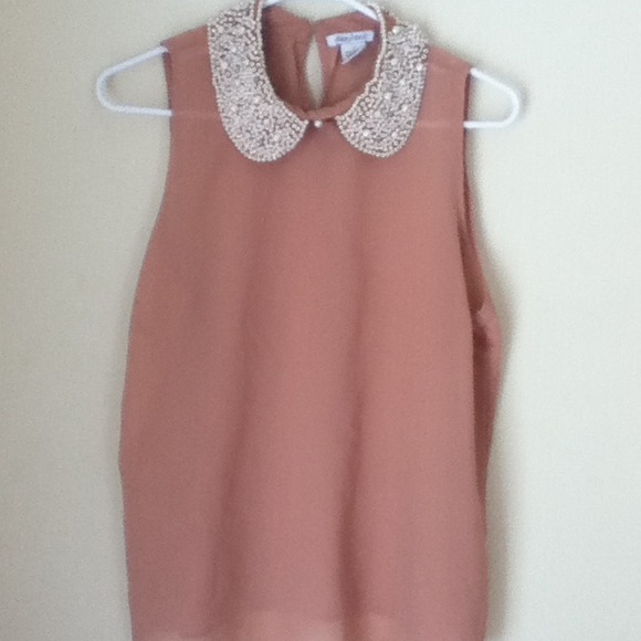 dizzy lizzy Tops - Peter Pan pearl collar top bundled=$7
