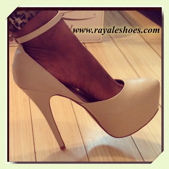 ~Beautiful Ankle Strap Pumps~