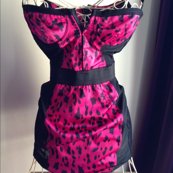 ❌❌ SOLD ❌❌Dolce and Gabbana D&G hotpink leopard
