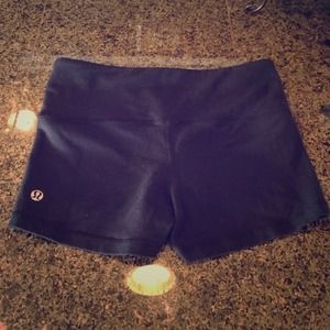 Lululemon size 4 bootie shorts