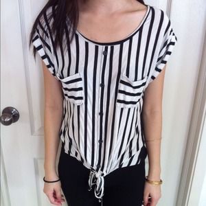 ❗️TRADED❗️black and white stripe shirt