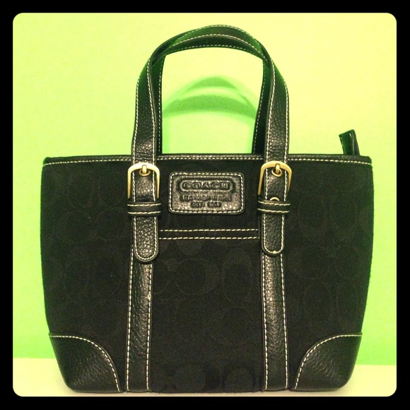 Black Coach Handbag!! 👜