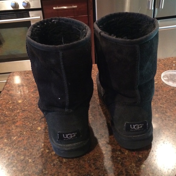 Black uggs - Picture 2 of 4