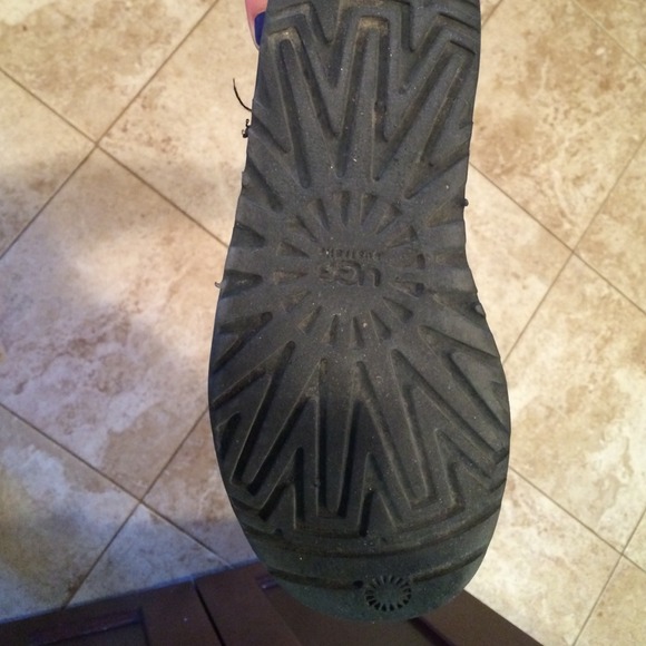 Black uggs - Picture 3 of 4