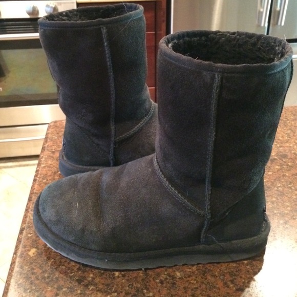 Black uggs - Picture 4 of 4