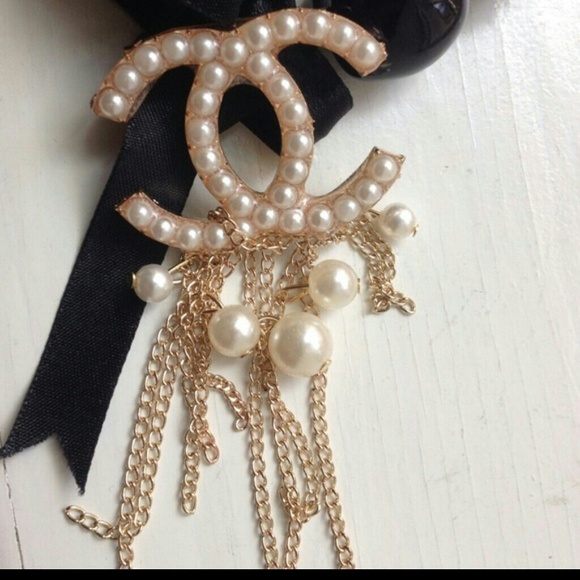 CC gold tone faux pearl brooch pin