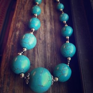 Graduated turquoise necklace