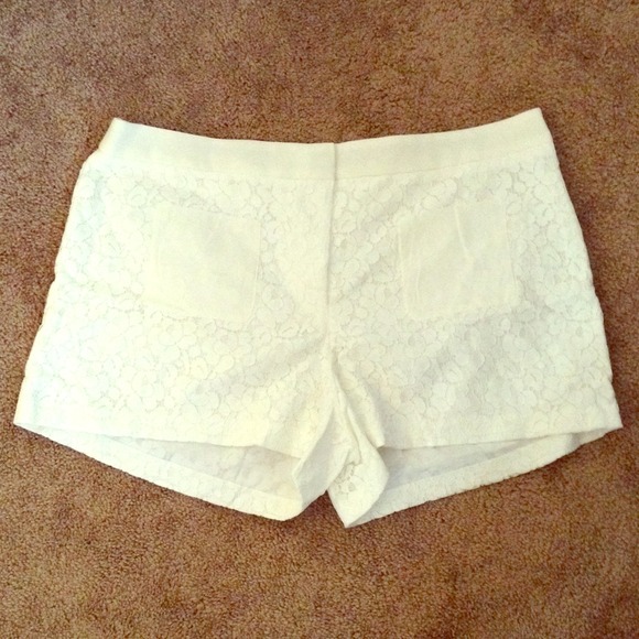 🆕Reduced‼️▫️Club Monaco Lace Shorts▫️