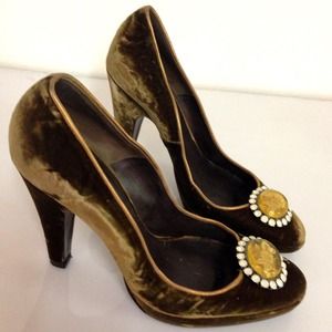 Velvet green shoes with Amber Cameo Buckle 5’ heel