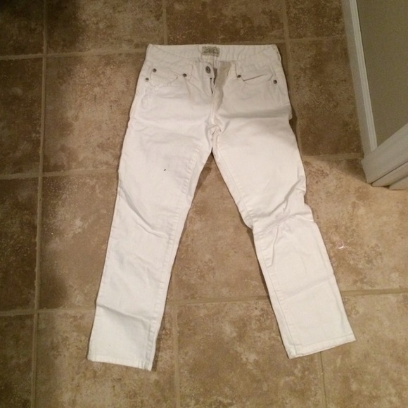 White Aeropostale capris