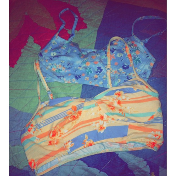 Cute little half bra's 💟