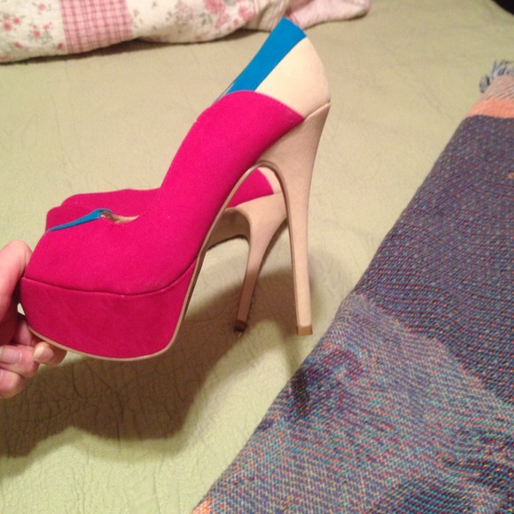 Beautiful multicolored heels! - Picture 2 of 3