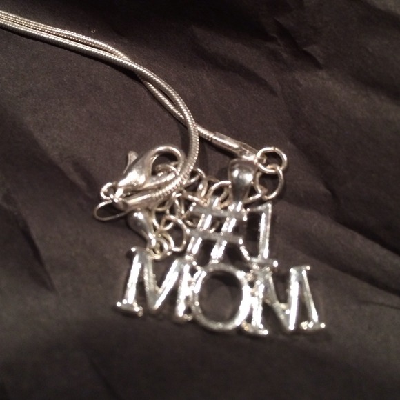 #1 mom necklace