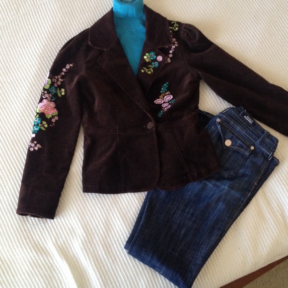 Embroidered brown jacket