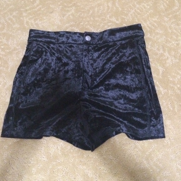 💖SOLD💖Black High waisted Velvet shorts