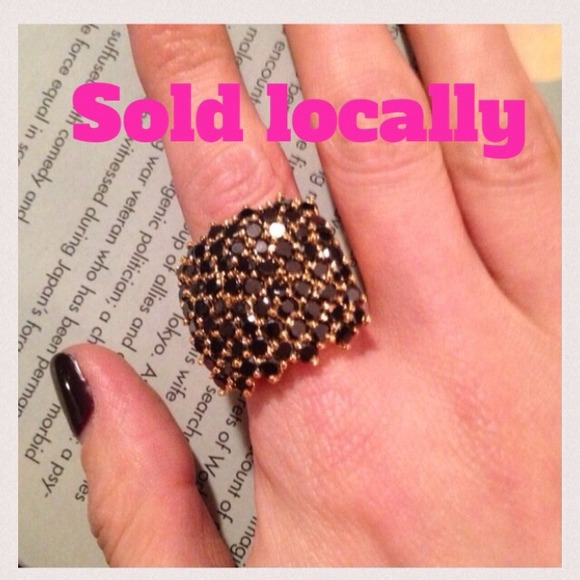 ⛔SOLD LOCALLY⛔ Cocktail ring