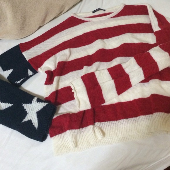 ❤️SOLD❤️Brandy Melville American Flag Sweater