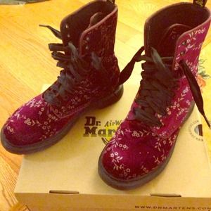 Dr. Martens Cherry Blossom Velvet Ten Eye Boots