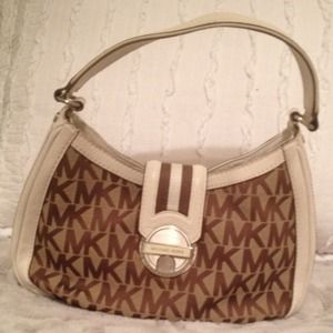 Small Bucket shaped MICHAEL KORS BAG!